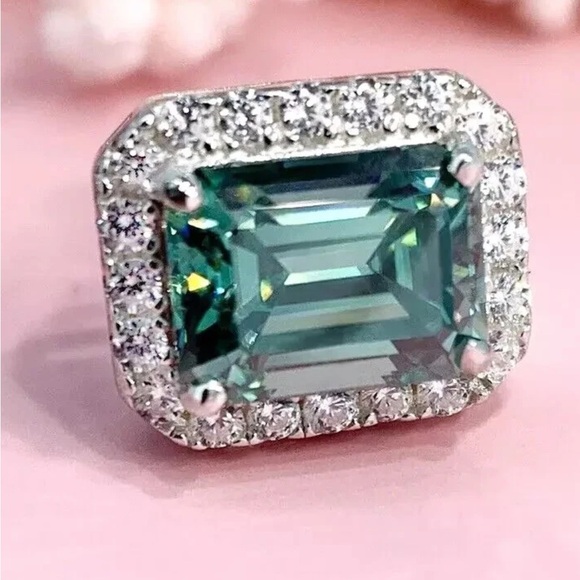 Clearance‼️Certified 2.5ct Diamond silver stud earrings 925. Green and white - Picture 12 of 16